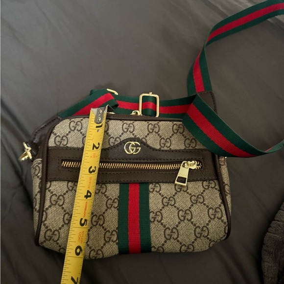 inspired  Beige cross body bag with Red and Green Accents. - Picture 4 of 6